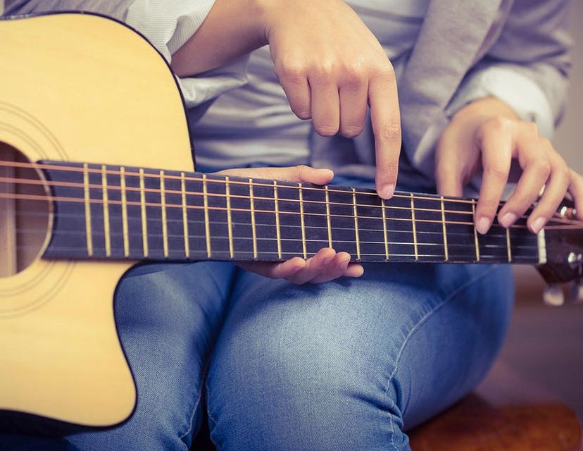 Как облегчить обучение игре на гитаре